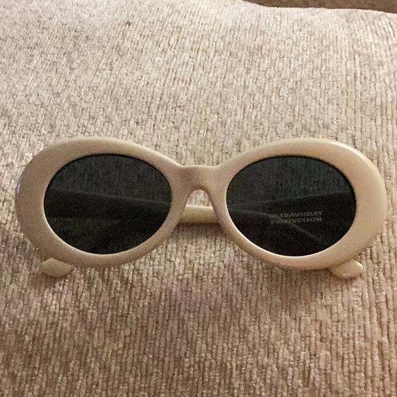 😎NWOT Sexy White 90’s Style So Much Fun To Wear Retro Sun Glasses 😎 - Picture 7 of 8